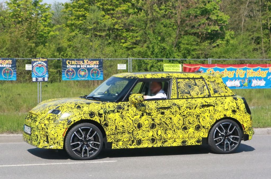 MINI Cooper 5 door 7 Motor16