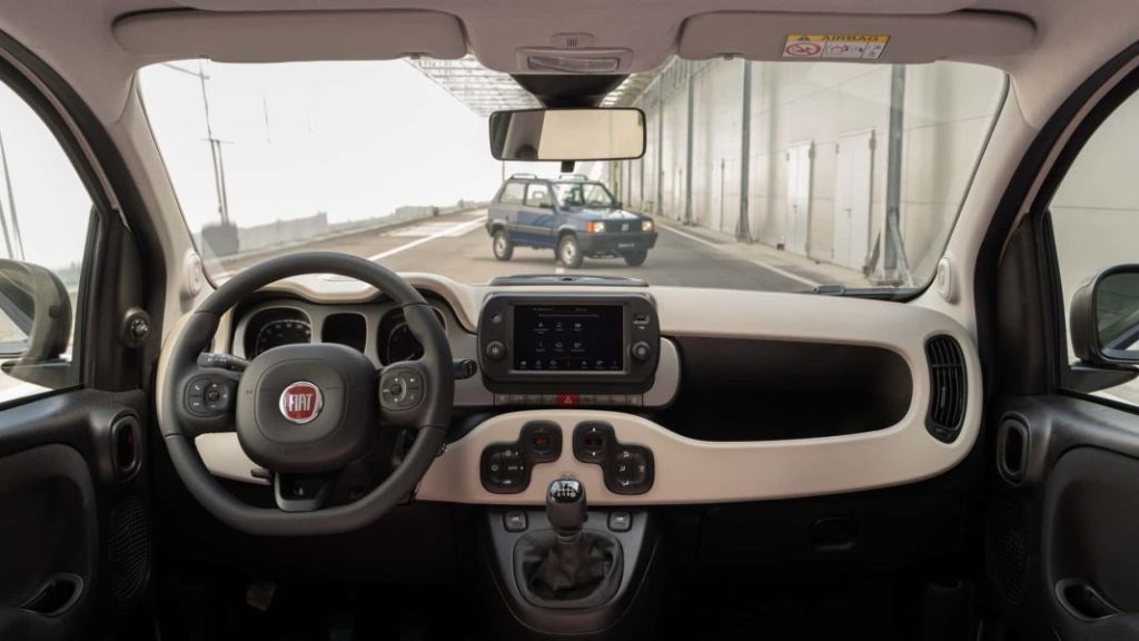 2023 Fiat Panda 4x40º. Imagen salpicadero.