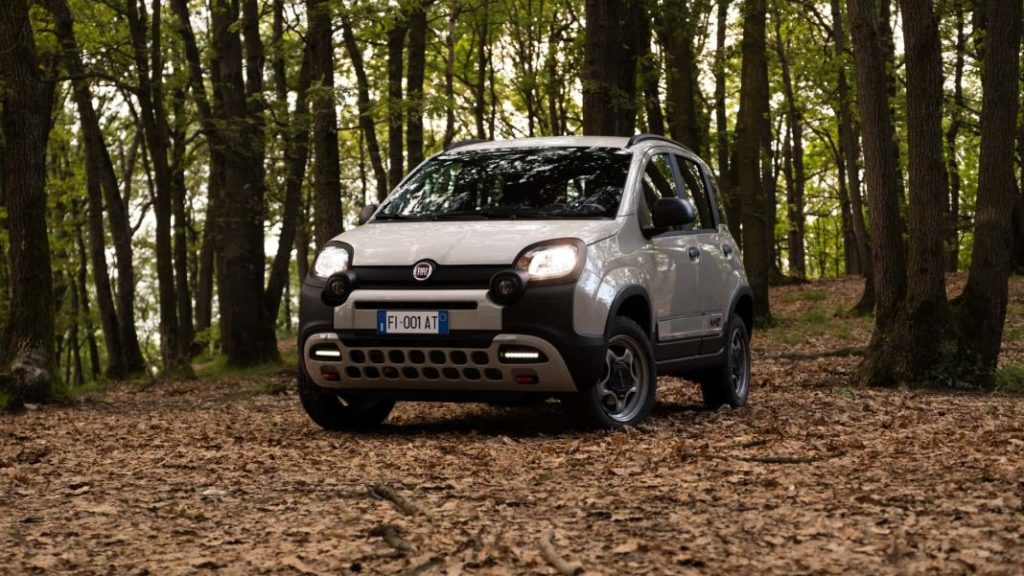 2023 fiat panda 4x40 9 Motor16