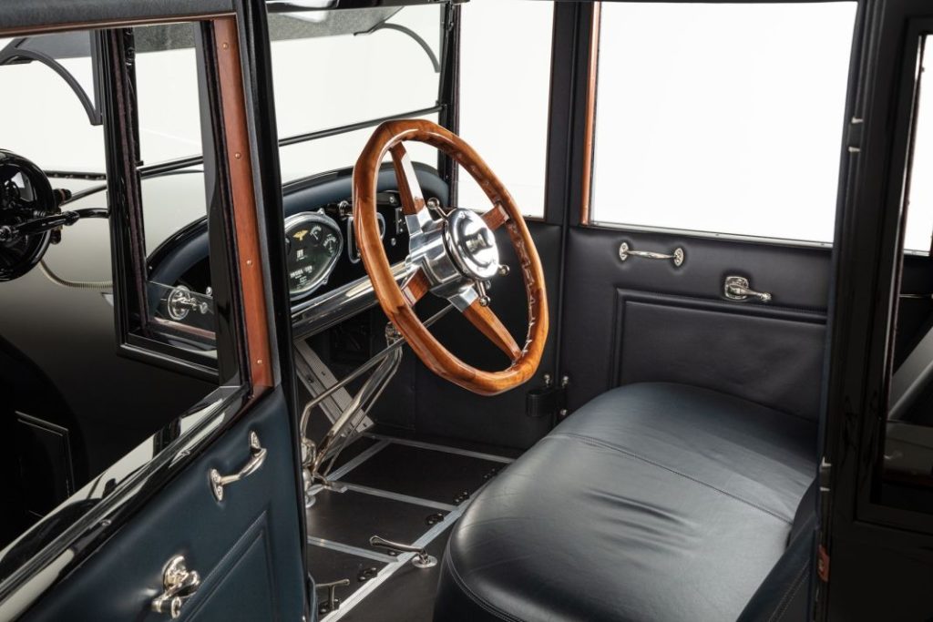 Duesenberg Straight Eight interior Motor16