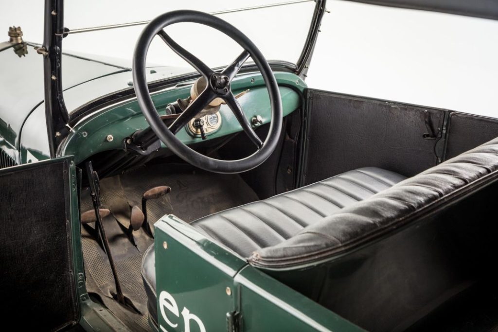 Ford Model T interior Motor16