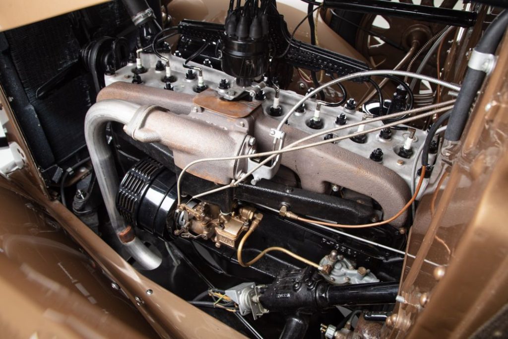 Graham 8 sedan motor Motor16