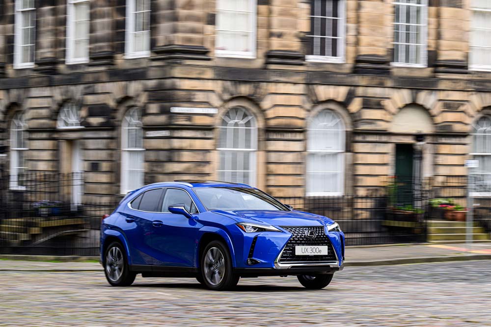 Lexus UX 300e 2023. 
