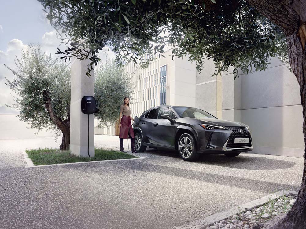 Lexus UX 300e 2023. 