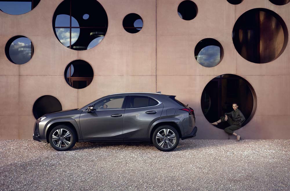 Lexus UX 300e 2023. 