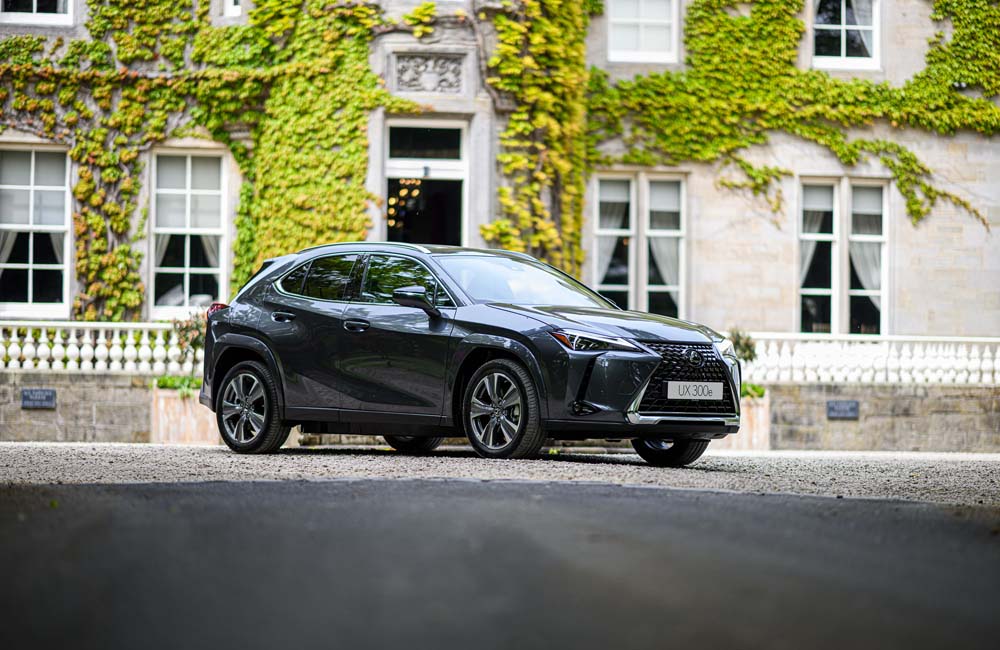 Lexus UX 300e 2023. 