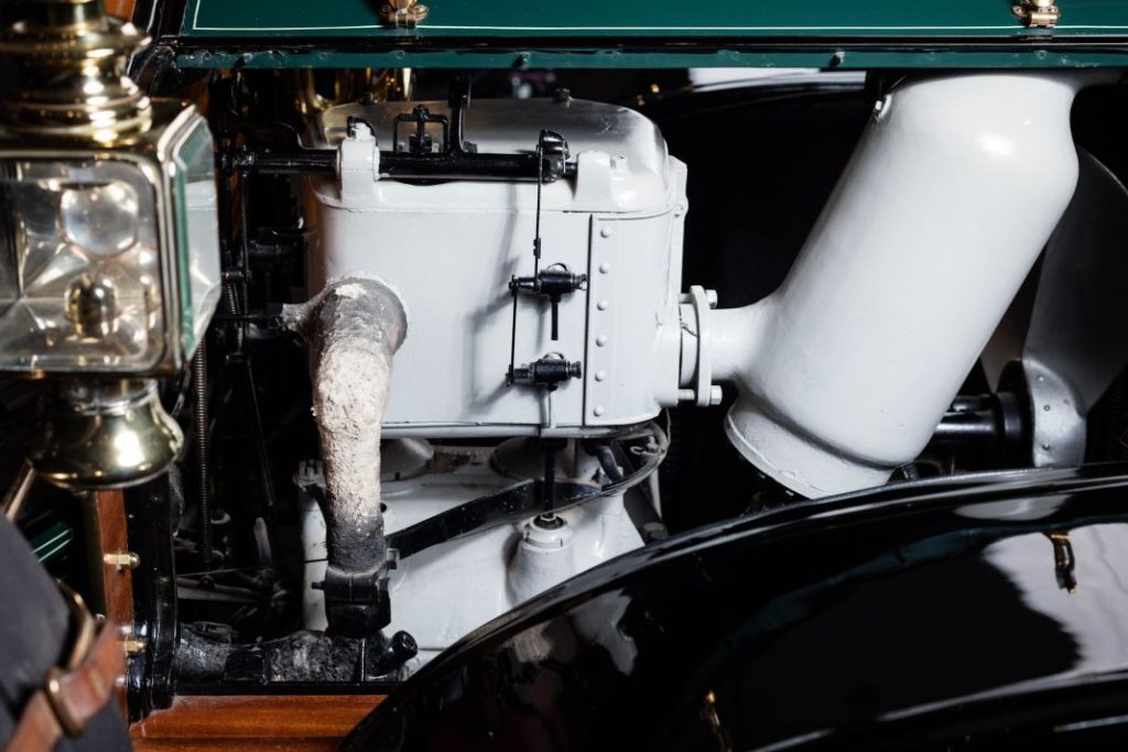 White Model M Steam Car motor Motor16