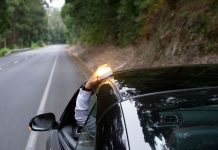La AUGC planta cara a la DGT y a las balizas V-16: ‘no se ve a tiempo para evitar accidentes’