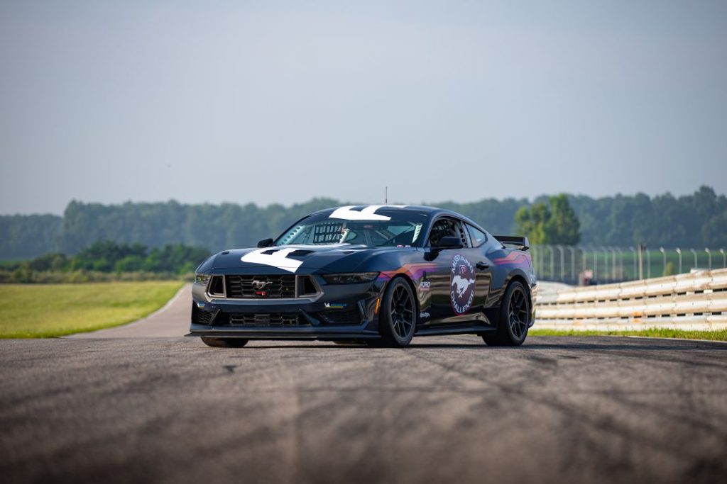 Ford Mustang Dark Hoser R 1 Motor16