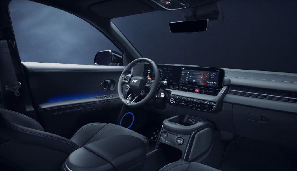 2023 Hyundai Ioniq 5 N. Imagen interior.