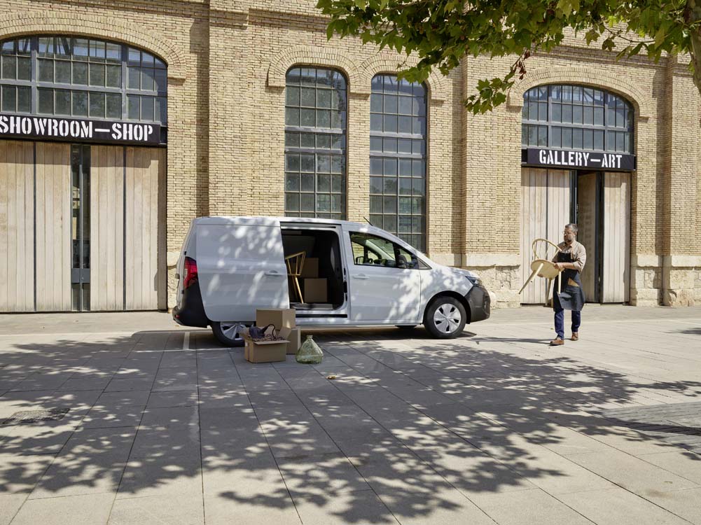 Ford Townstar Van L2.