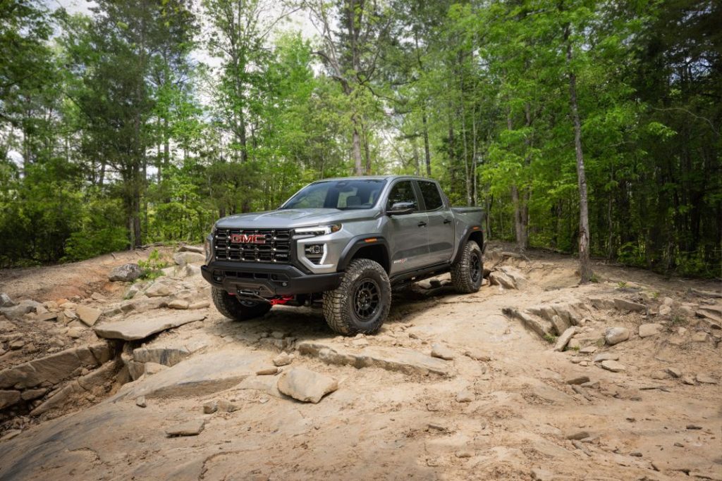 gmc canyon at4x aev 2024 1 Motor16