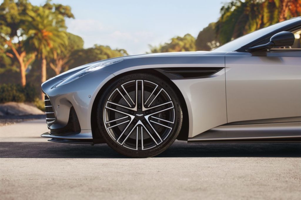 AstonMartinDB12Volante 9 Motor16