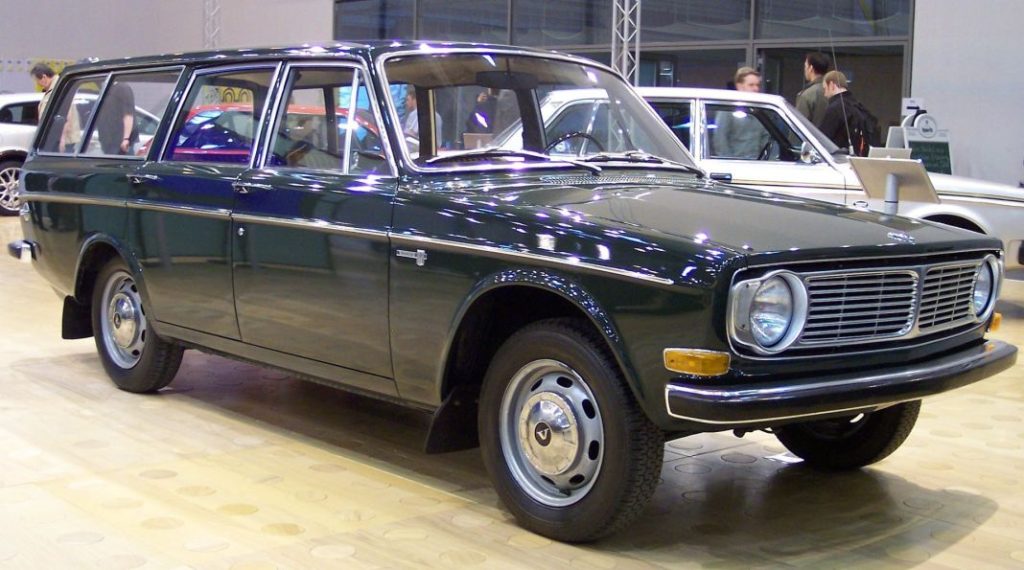 Volvo Serie 140, predecesor del Volvo EM90