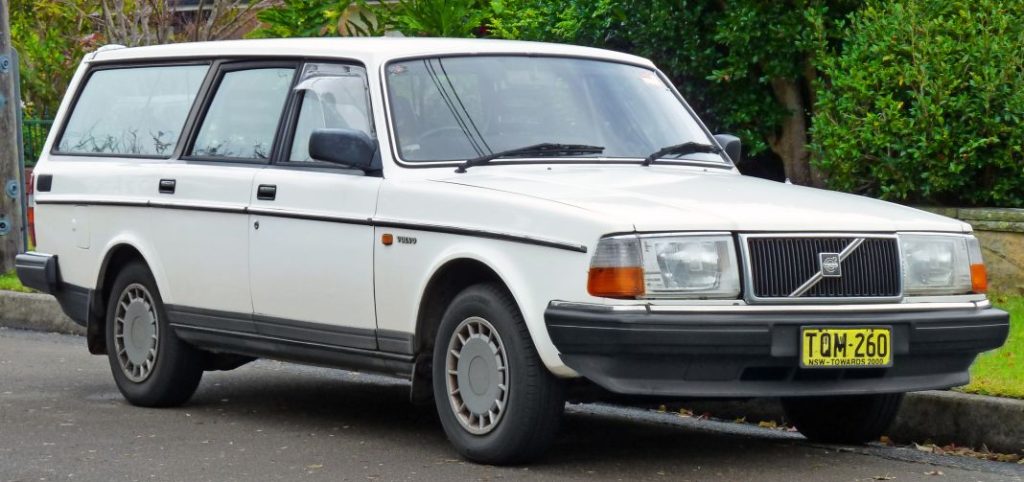Volvo Serie 200, predecesor del Volvo EM90