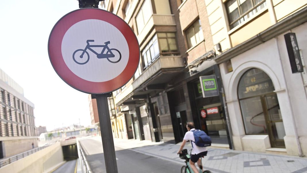 2023-senal-bicicleta-dgt-barcelona.jpg&n