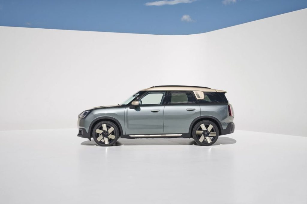 MINI COUNTRYMAN 2023 3 Motor16