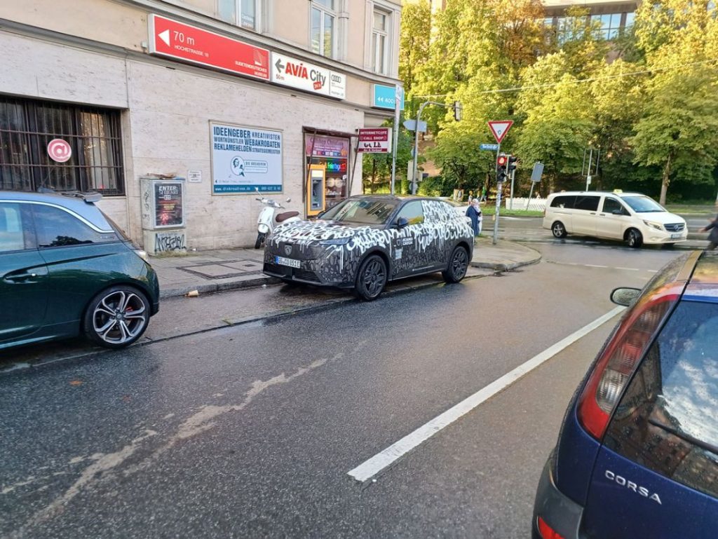 PEUGEOT 3008 1 Motor16