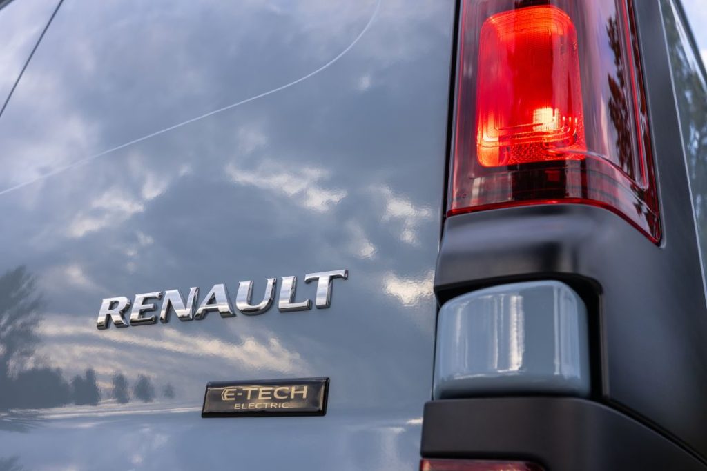 Renault Trafic furgon electrico 17 Motor16