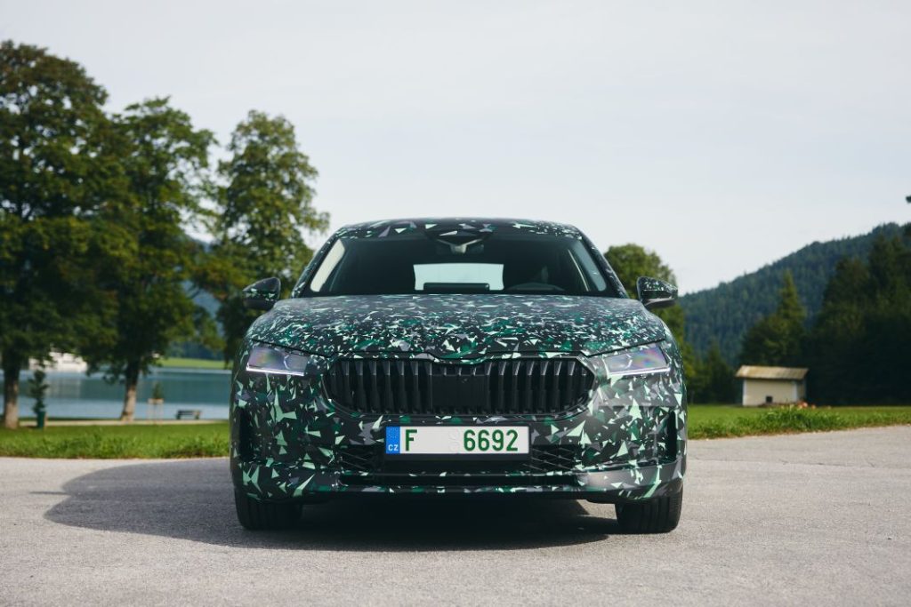 Skoda Superb Berlina 16 Engine16