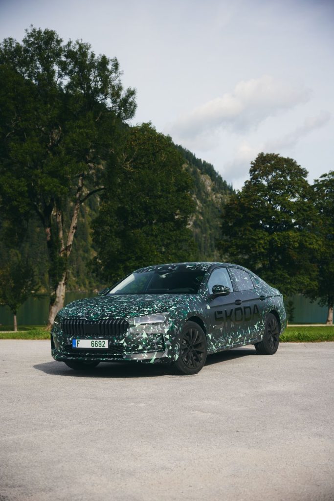 Skoda Superb Berlina 29 Engine16