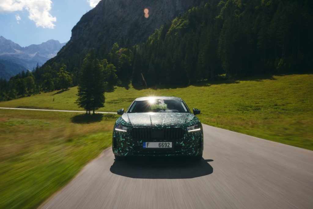 Skoda Superb Berlina 3 Engine16
