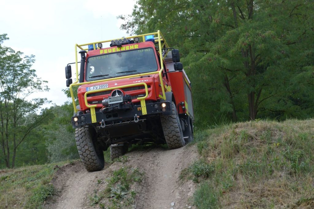 Unimog bomberos mercedes 12 Motor16