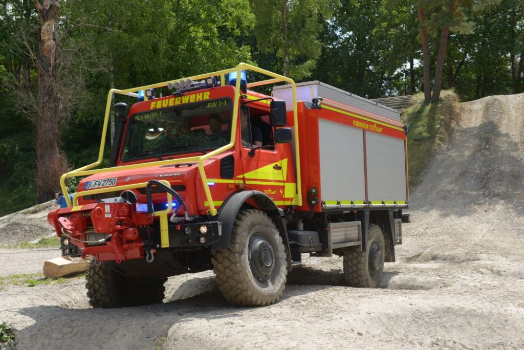 Unimog bomberos mercedes 6 Motor16