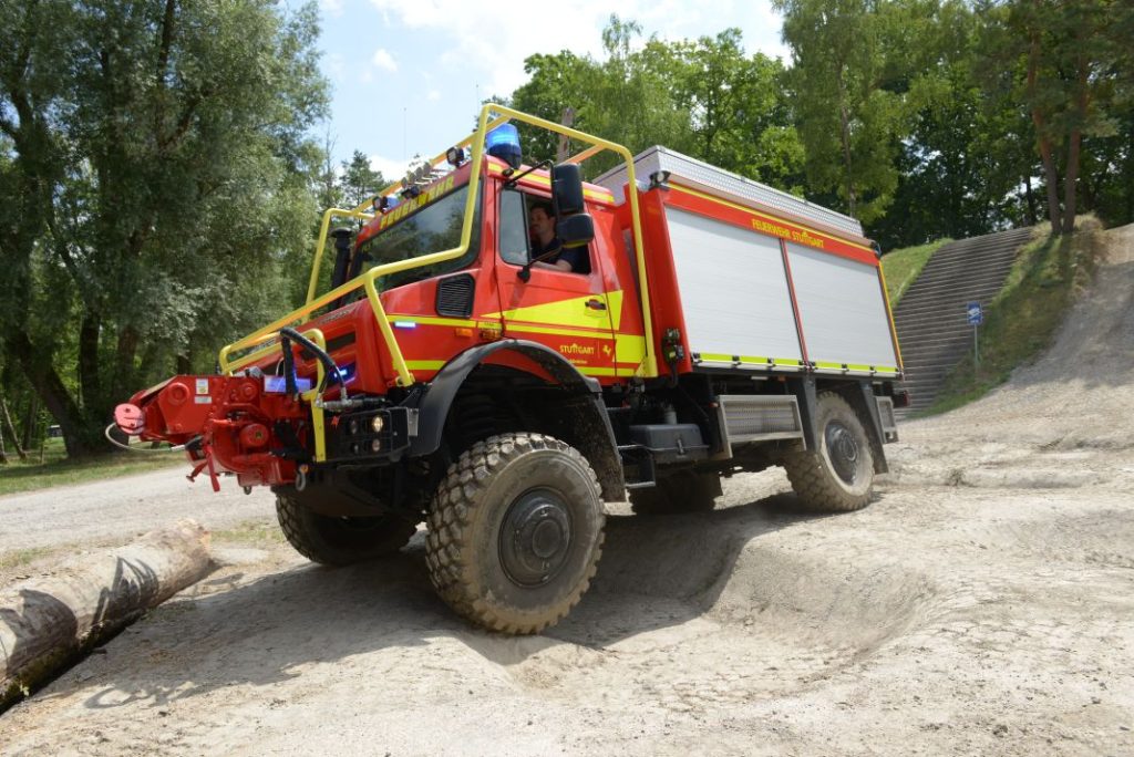 Unimog bomberos mercedes 7 Motor16