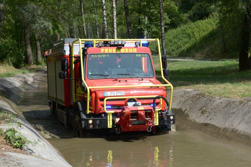 Unimog bomberos mercedes 9 Motor16