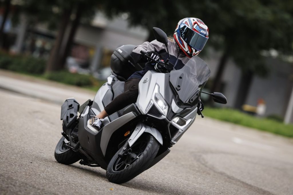 Voge SR1 125 scooter 2 Motor16