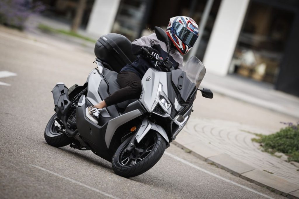 Voge SR1 125 scooter 5 Motor16