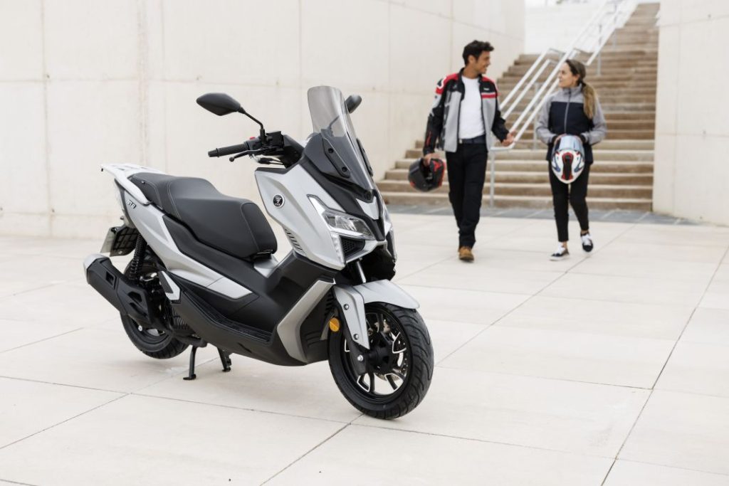 Voge SR1 125 scooter 7 Motor16