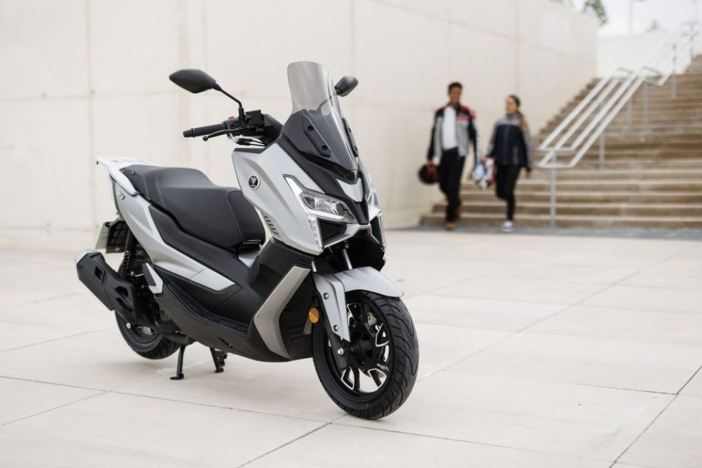 Voge SR1 125 scooter 8 Motor16