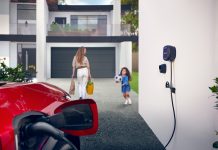 Dos en uno: coche eléctrico y también cargador, todo de alquiler