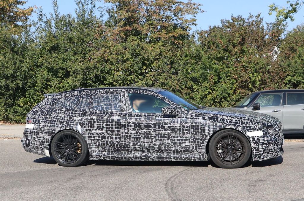 BMW M5 Touring 8 Motor16