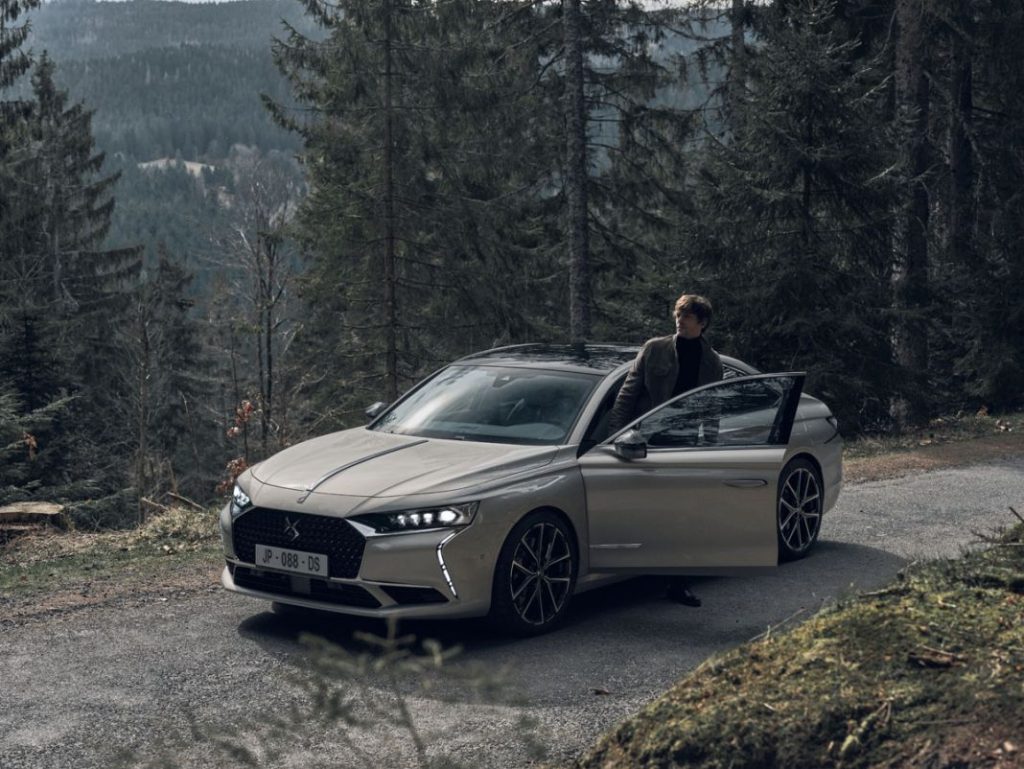 DS 9 M.Y. 23 ESPRIT DE VOYAGE 25 Motor16