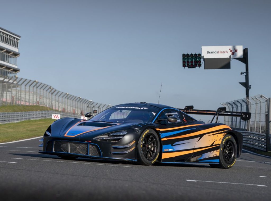 McLaren 720s GT3 16 engine