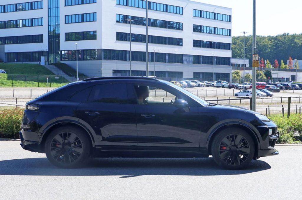 Porsche Macan EV 8 Motor16