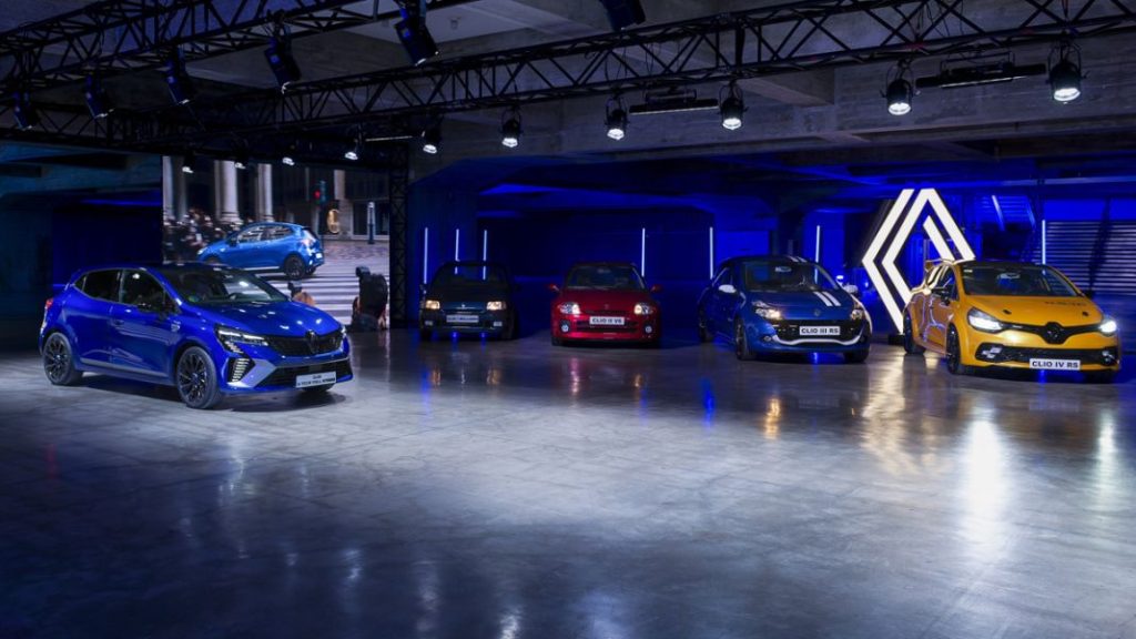 renault clio fashion show 016 2 Motor16