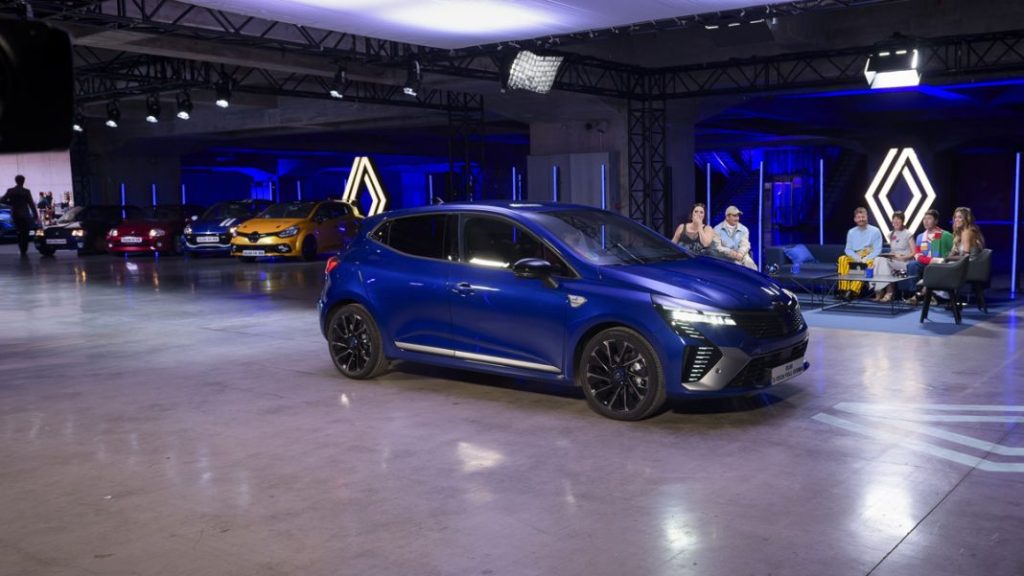 renault clio fashion show 047 2 Motor16