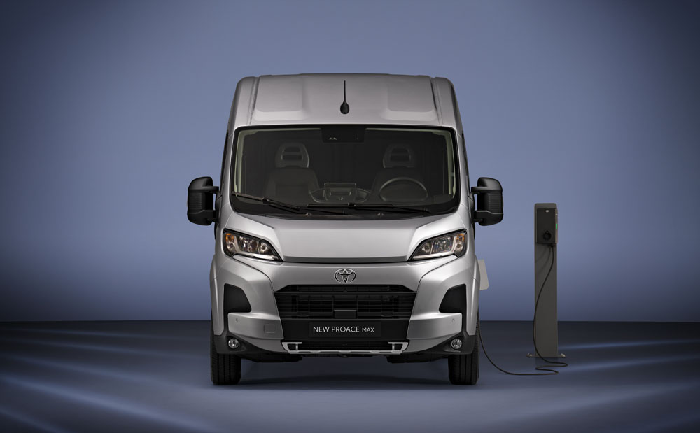 2023 proace max ext 03 Motor16