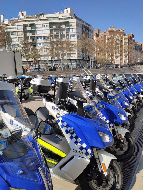 Vehiculos BMW de emergencia y autoridades 19 Motor16