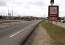 La DGT te saca de dudas: Para esto sirven los cables negros que encuentras cruzados en muchas carreteras