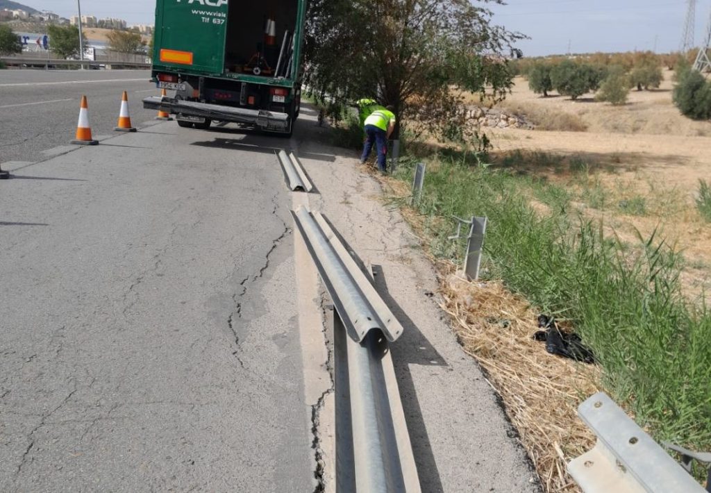 Los quitamiedos necesitan mantenimiento y una reposición inmediata tras un accidente