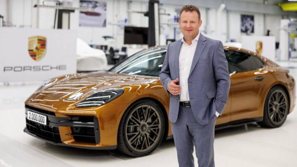 2023 Porsche Panamera 2 millones 1 Motor16