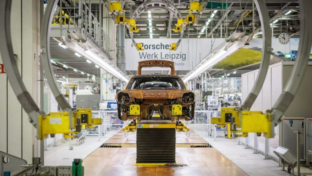 2023 Porsche Panamera 2 millones 6 Motor16