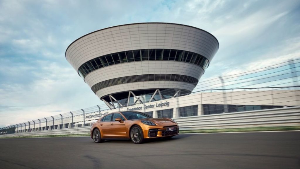 2023 Porsche Panamera 2 millones Leipzig. Imagen movimiento.