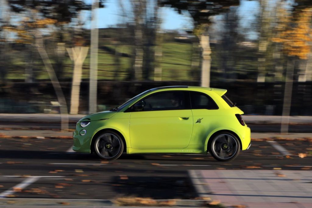 2023 Abarth 500e Turismo. Prueba. Imagen barrido.