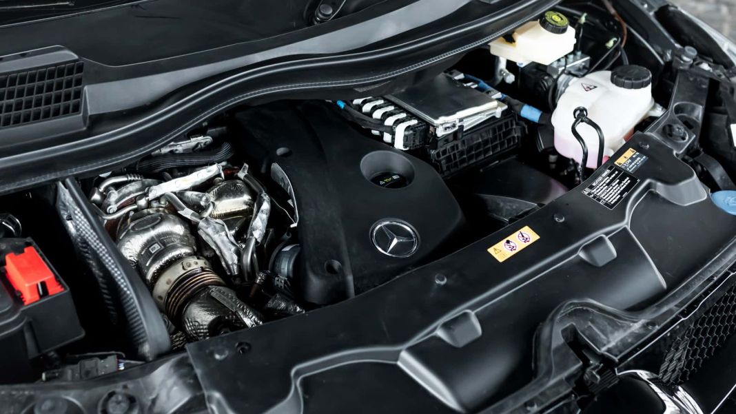 2023 Manhart Performance V 350. Imagen motor.